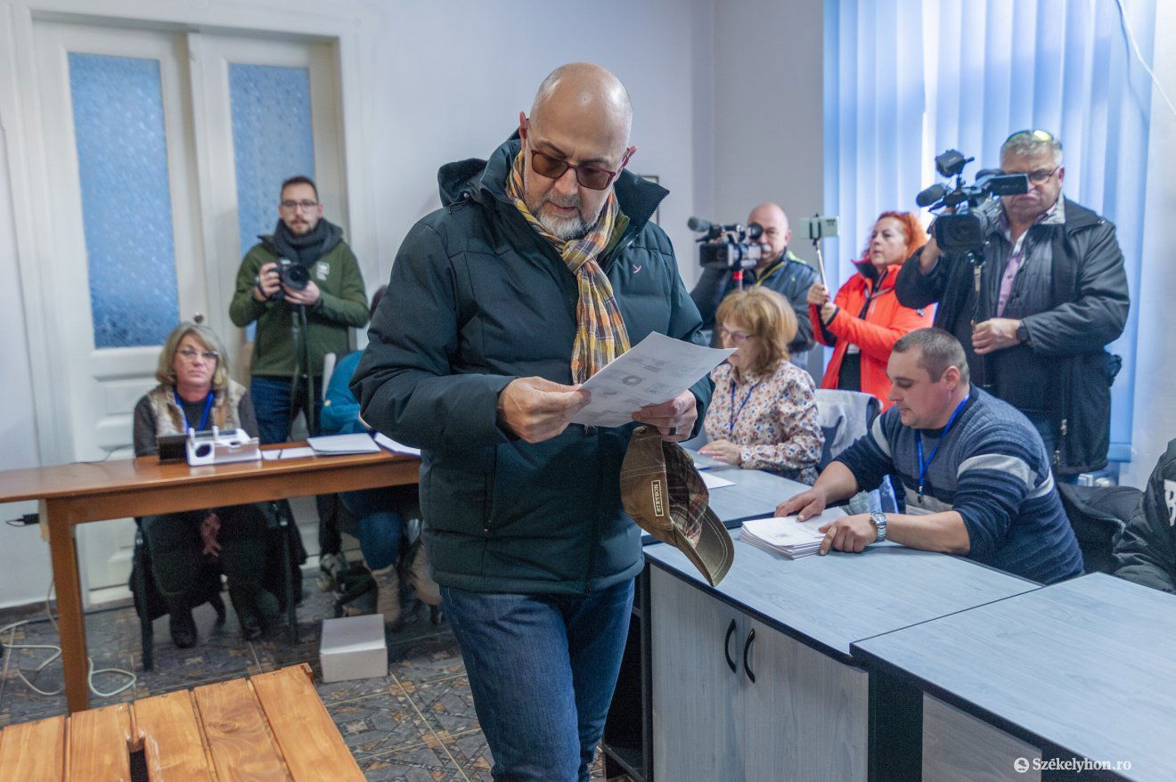Kelemen Hunor a múlt vasárnapi választáson. Ki láthatta előre, hogy ez lesz? •  Fotó: Pinti Attila