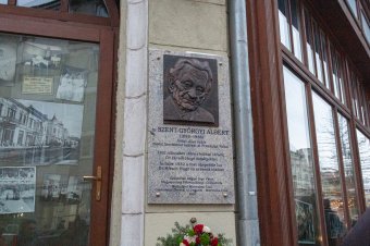 Méltó emléket állítottak Szent-Györgyi Albertnek és Hirsch Hugónak Csíkszeredában