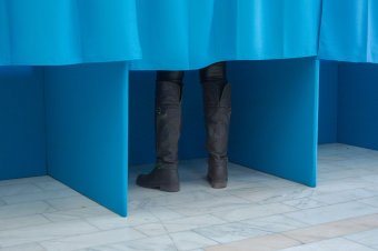 Nem győzik elégszer hangsúlyozni: tilos fotókat vagy videófelvételeket készíteni a szavazólapról