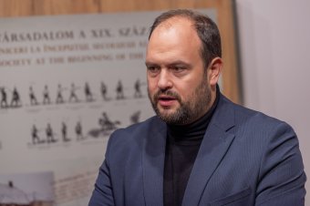 Nacsa Lőrinc: a magyar kormány azon dolgozik, hogy 2004. december 5-e soha többet ne történhessen meg