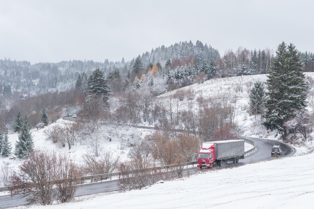 Megérkezett a tél: a hegyekben akár félméternyi hó is hullhat