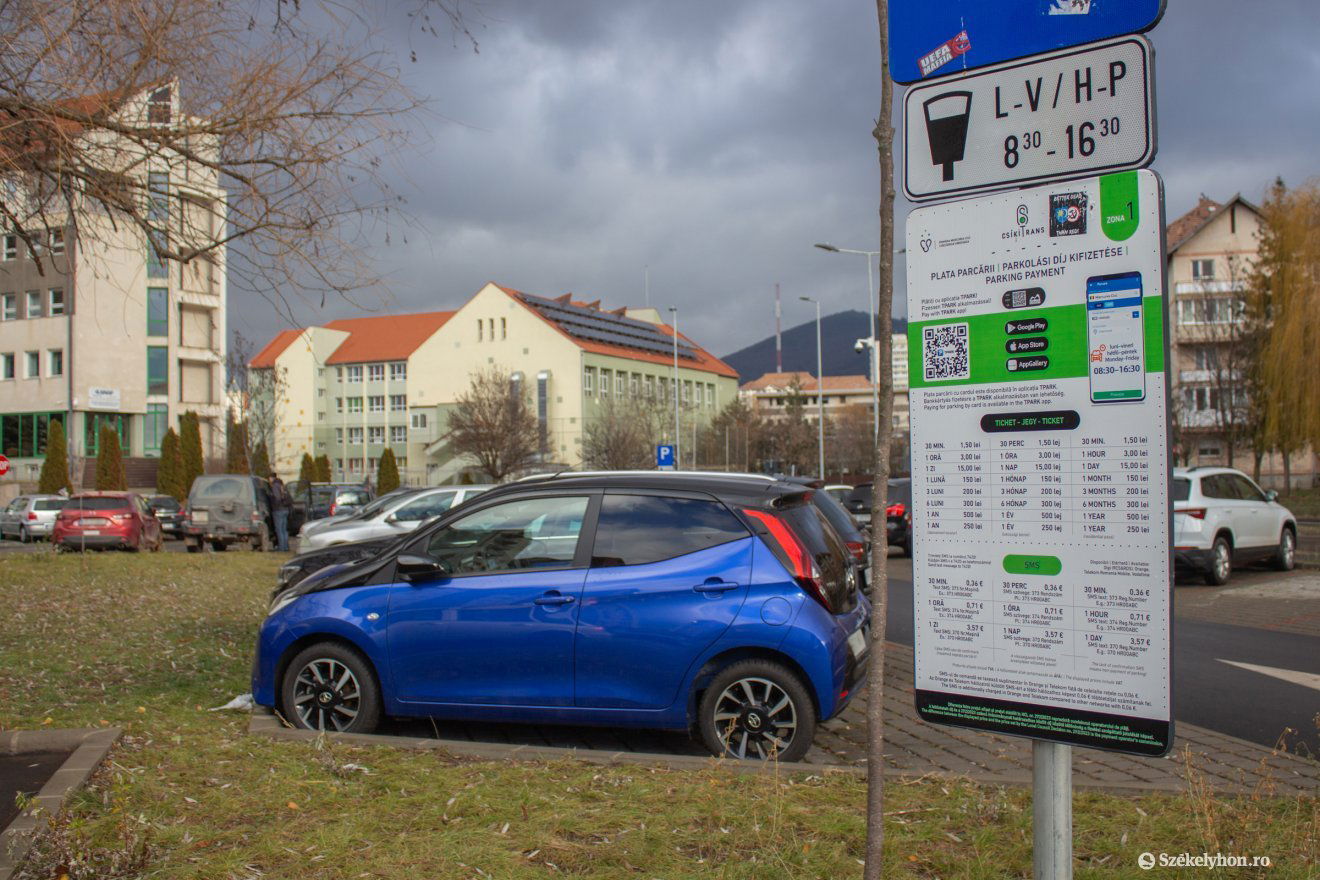 Új parkolóhelyek létrehozását tervezi a Csíki Trans Kft. •  Fotó: Borbély Fanni