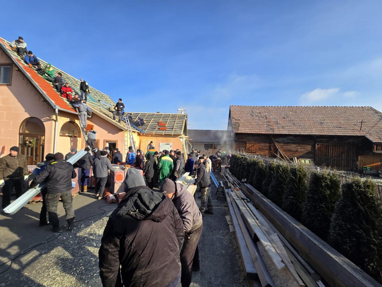 A bajban példásan összefogott a falu népe, hogy segíthessen