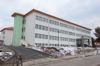 Vége a téli szünetnek, folytatják a csíkszeredai poliklinika felújítását