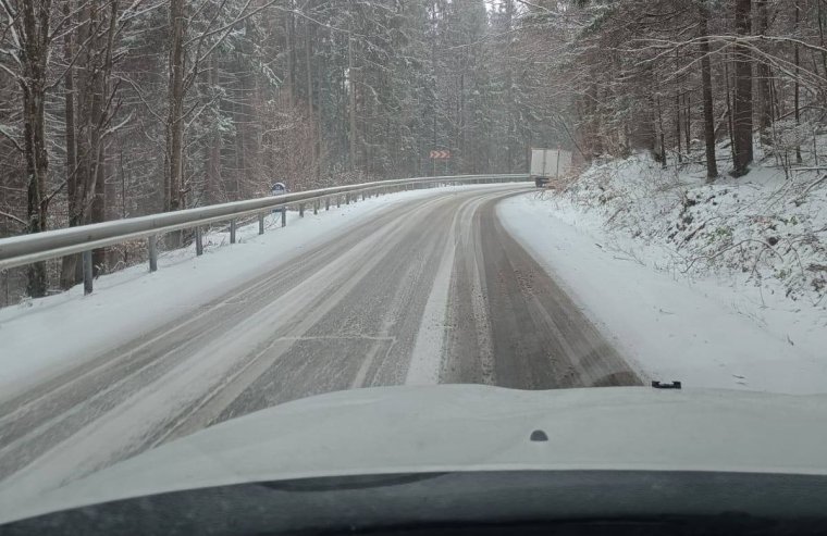 Téli útviszonyok Hargita megyében: havazás Székelyudvarhely és Székelykeresztúr térségében