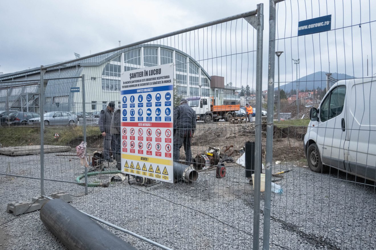 A torlódást igyekeznek csökkenteni az új kijárat megnyitásával •  Fotó: Borbély Fanni