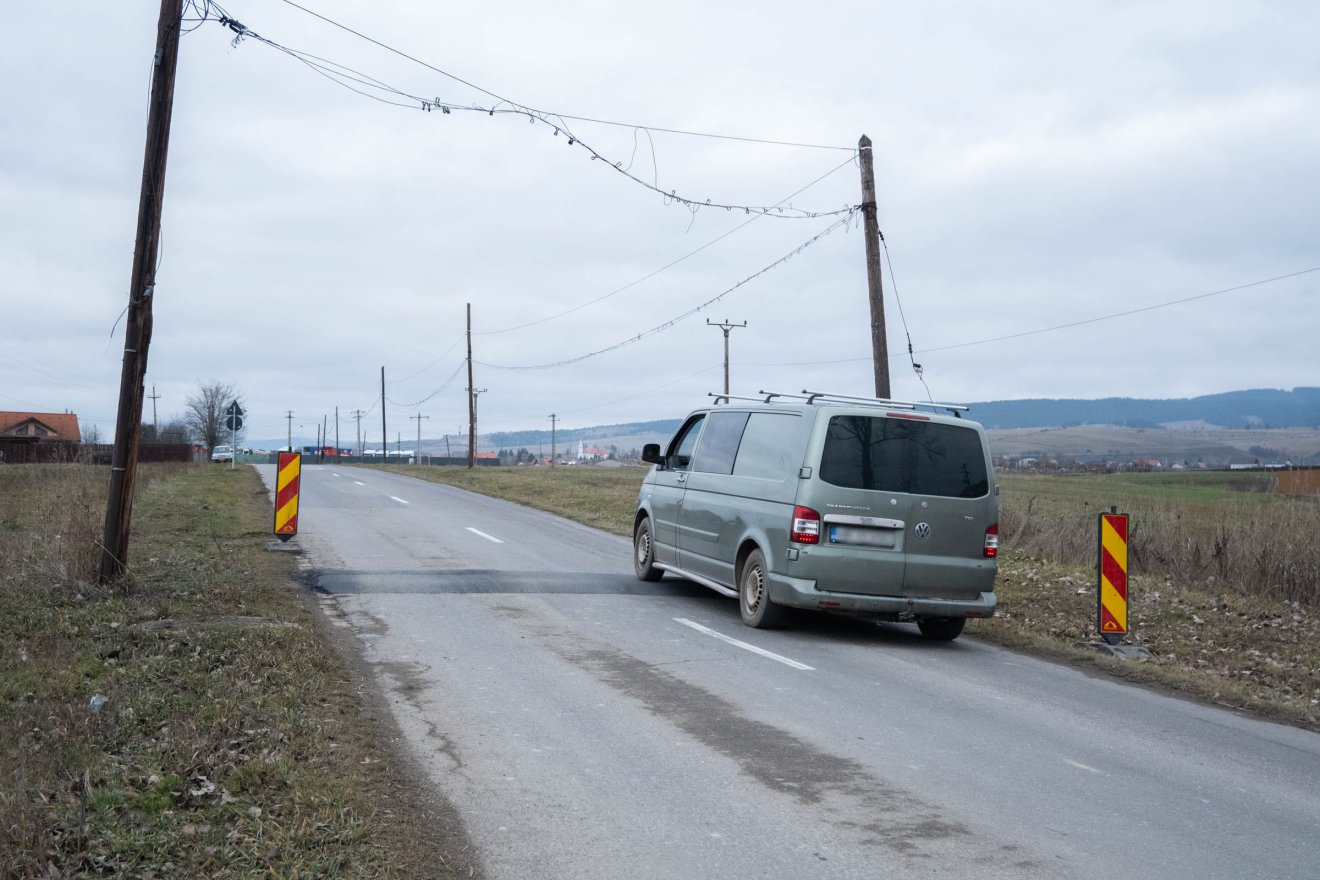 Csíkszereda pálfalvi kijáratánál is lassítani kell a fekvőrendőr miatt •  Fotó: Borbély Fanni