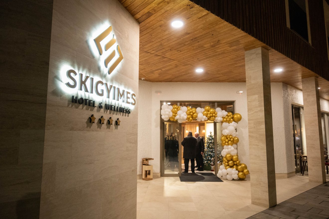 Minőségi szolgáltatásokat nyújtó szállodát adtak át Gyimesfelsőlokon •  Fotó: Borbély Fanni