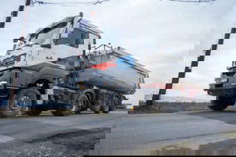 Nem mindenki elégedett a csíkszeredai városháza fekvőrendőrös igyekezetével