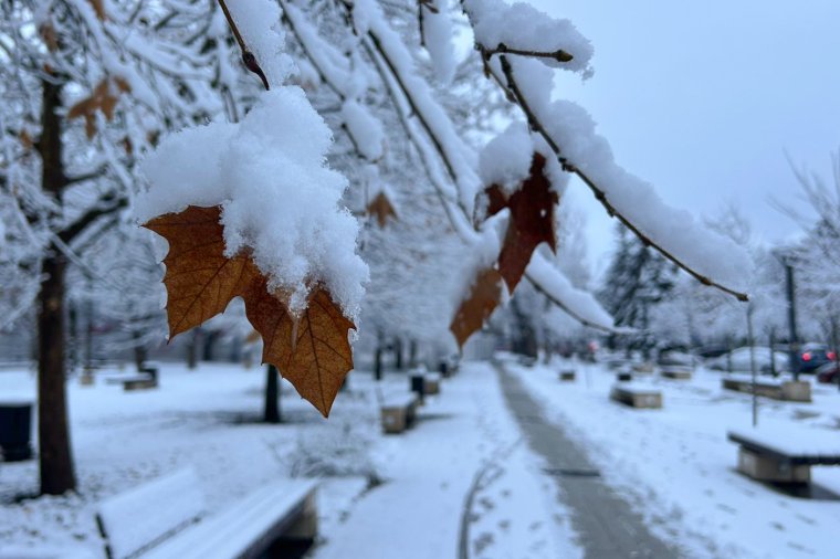 Több centiméteres hóréteg alakulhat ki a hegyekben vasárnap