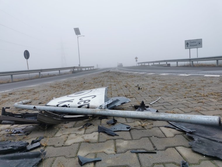 Közlekedési táblát ütött el az elkerülőúti körforgalomban