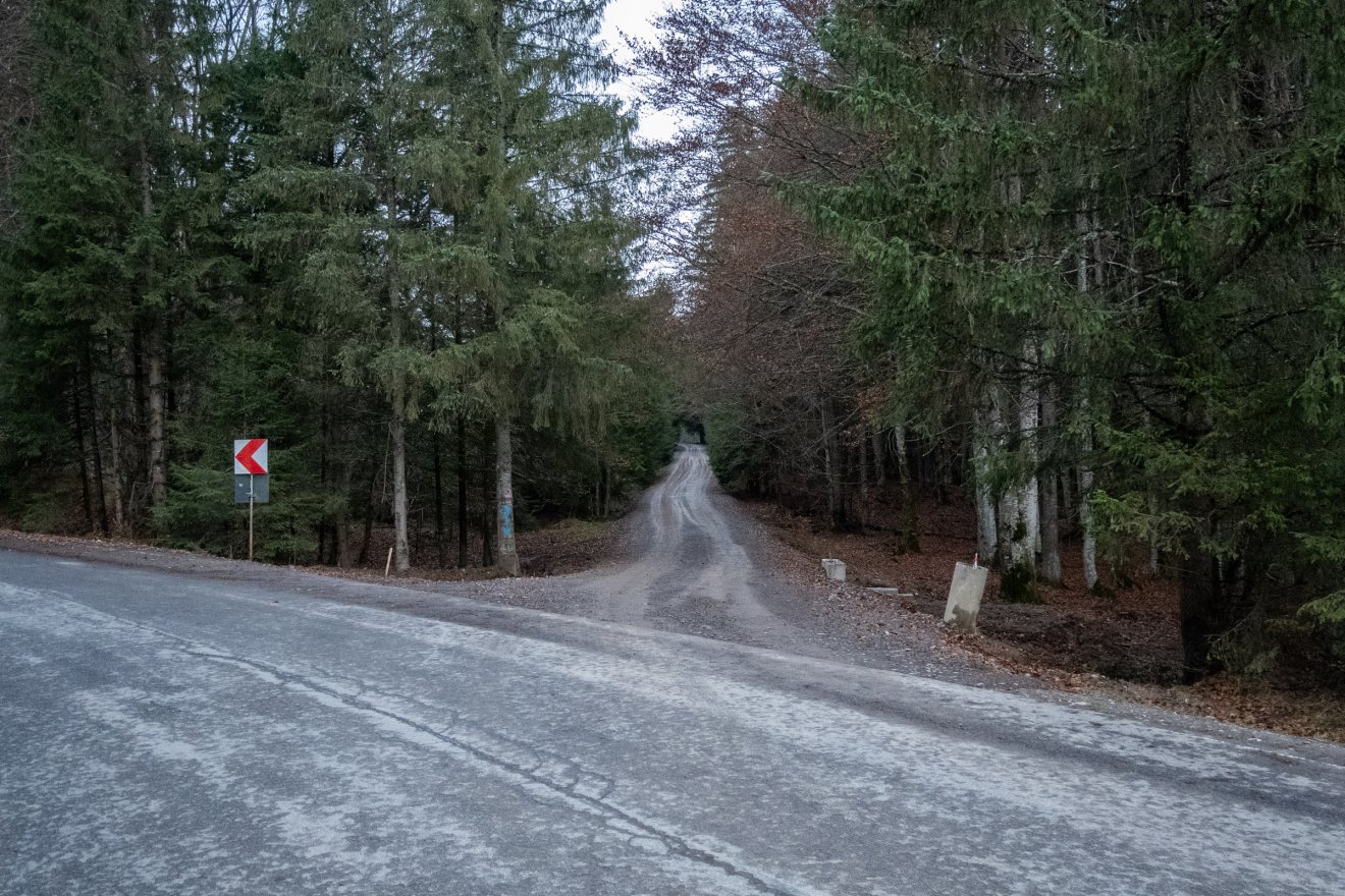 Az útfelújítást elkezdték, de finanszírozás hiányában le kellett állítani •  Fotó: Borbély Fanni