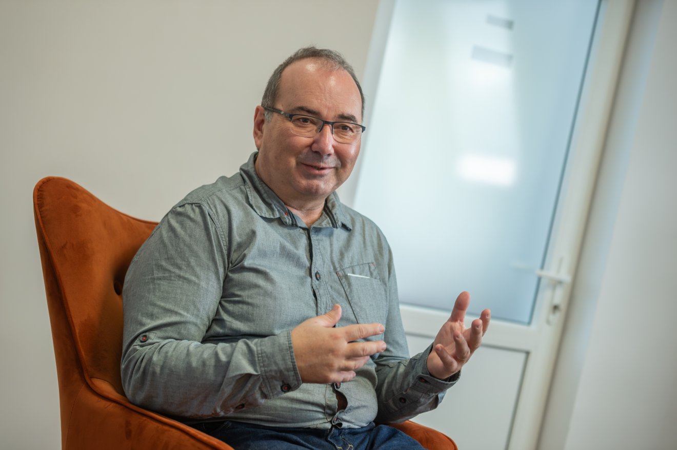 Diósi László: Romániában szinte minden évben van valamilyen választás, minden évben kell valamiért pénzt szórni, ezért a hiány folyamatosan nő