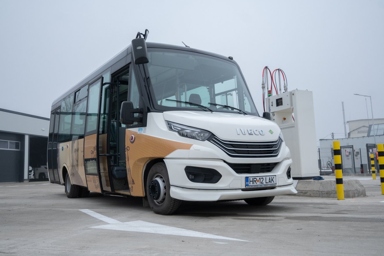 Szépek és kényelmesek. Elindultak Csíkszeredában az új gázüzemű buszok &bullet;  Fotó: Borbély Fanni