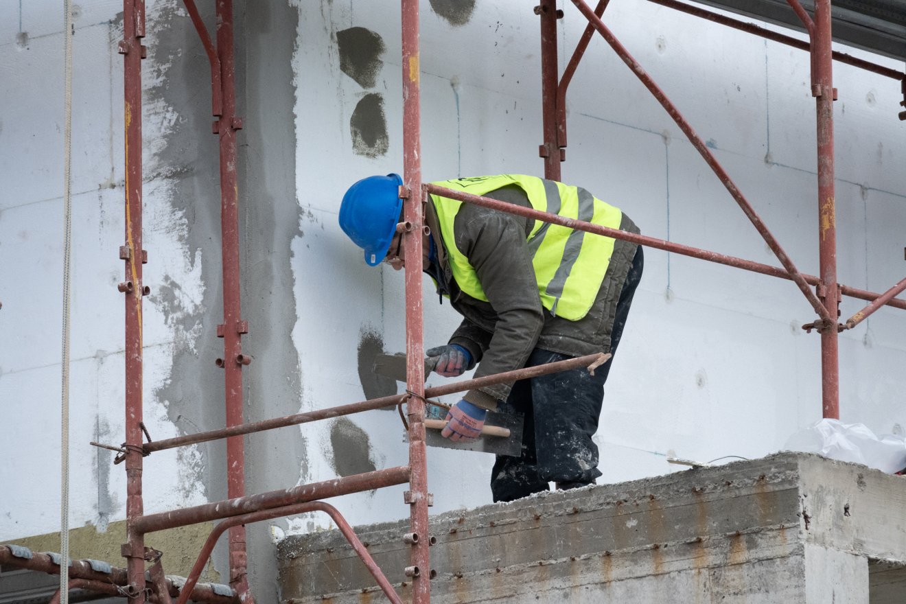 Hargita megye munkaerőpiaca a korábbinál óvatosabb üzemmódba kapcsolt. A jelenlegi gazdasági helyzetben azonban már az is pozitívumnak tekinthető, hogy a válaszadók többsége nem számol személyzetcsökkentéssel.