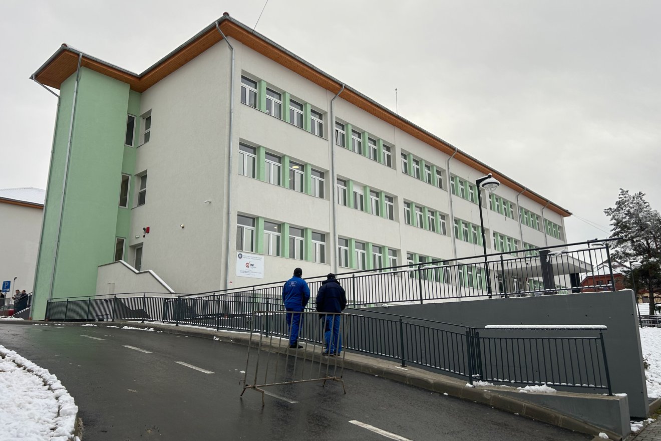 2023 áprilisában láttak hozzá a járóbeteg-rendelőintézet felújításához •  Fotó: Borbély Fanni