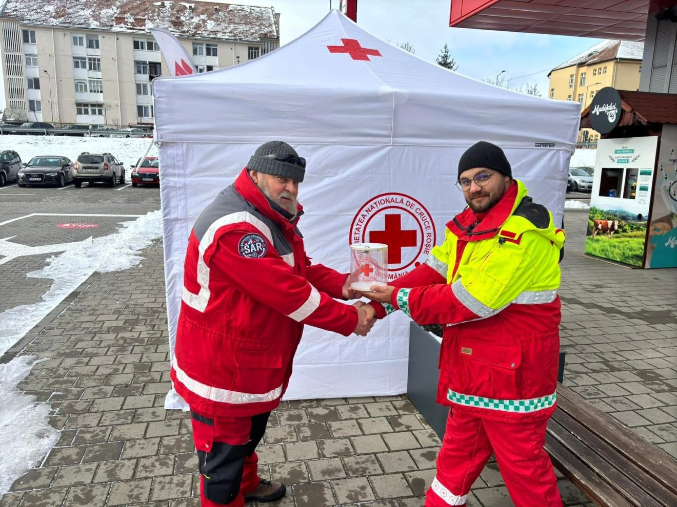 Korábban is jótékonykodott már a Vöröskereszt, idén is szebbé tennék a rászorulók karácsonyát. Archív • Fotó: Vöröskereszt Hargita megyei szervezete