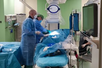 Életmentő beavatkozás: történelmi trombektómiás műtét a csíkszeredai kórházban