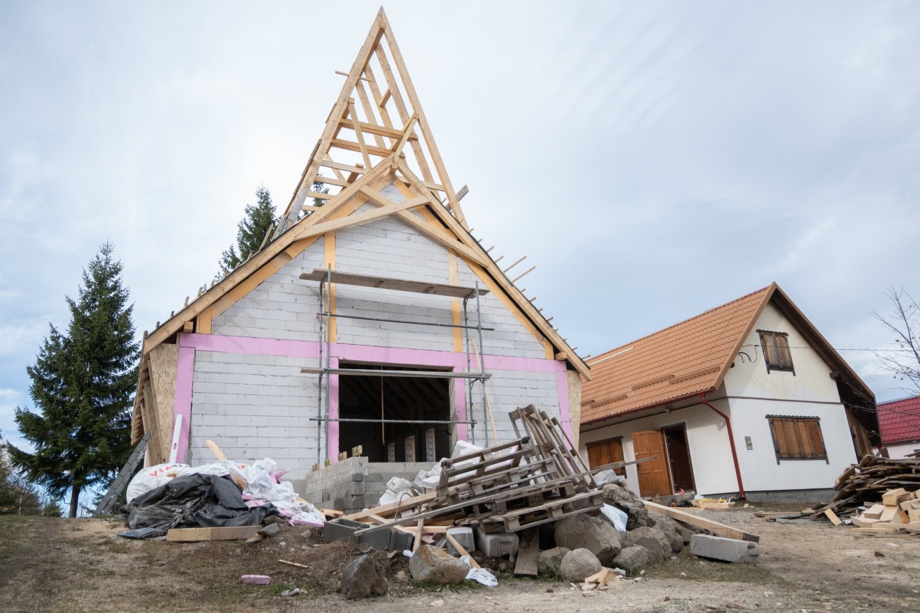 Még építőtelep a büdősfürdői kápolna, jövőre készül el teljesen •  Fotó: Borbély Fanni