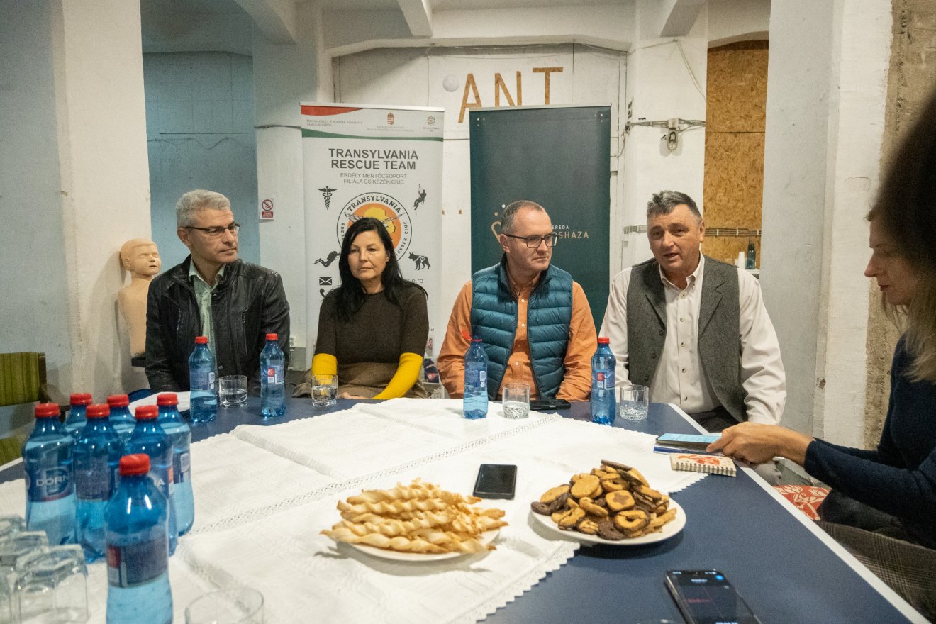 Péter Szilárd, Sógor Enikő, Korodi Attila és András Mihály •  Fotó: Borbély Fanni