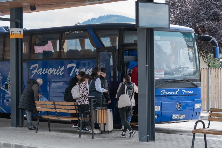 Könnyítettek a Hargita megyei vidéki buszjáratokra kiírt közbeszerzés szigorú feltételein