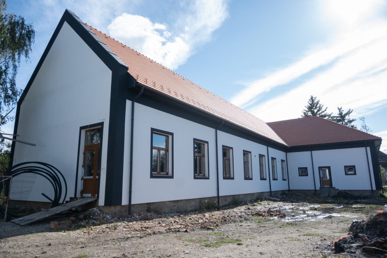 Készül az új községháza Csíkcsicsóban
