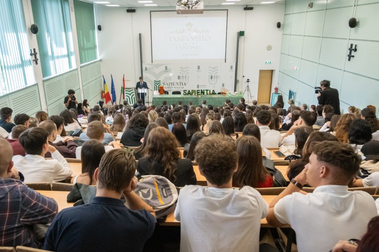 Iránytű lenne a magyar diákok számára az első Erdélyi Egyetemi Börze
