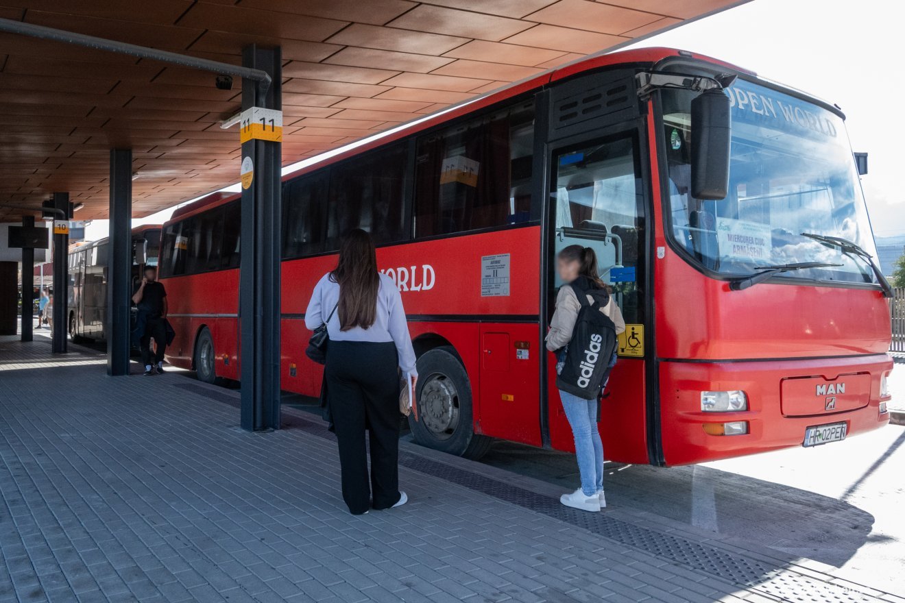 A Hargita megyei vidéki buszjáratok közel felét 22 férőhelyesnél nagyobb buszokkal kell működtetni • Fotó: Borbély Fanni