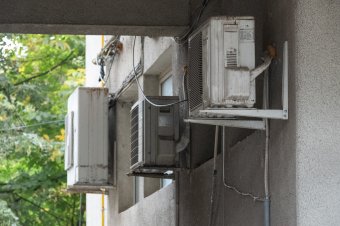 Ezentúl nem szerelhetők bárhová a légkondicionálók külső egységei és a kémények a csíkszeredai épületeken