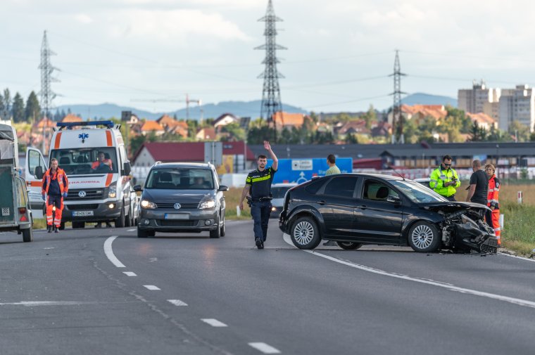 Autók ütköztek, egyik jármű lesodródott az úttestről Csíkszereda kijáratánál