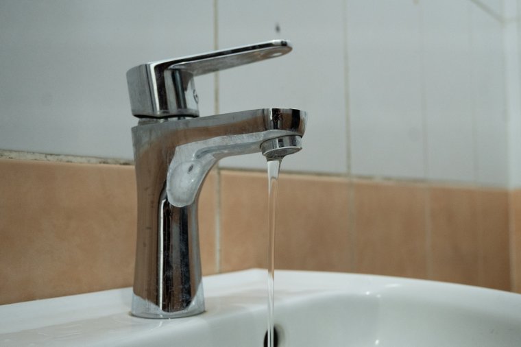 Rossz vízminőség miatt felfüggesztették a beutalásokat és elhalasztották a műtéteket a iași-i gyermekkórházban