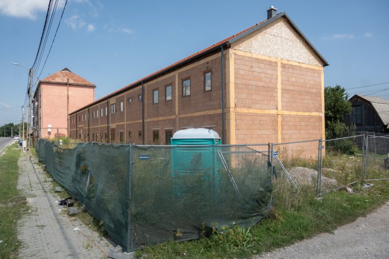 Pénzhiány miatt szünetel a csíkcsicsói közösségi központ építése