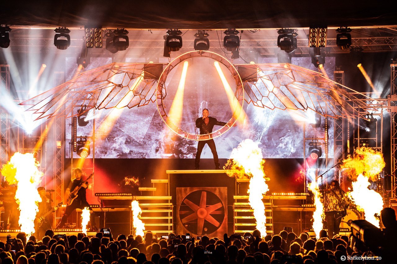 •  Fotó: István, a király rockopera szervezői