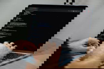 Új szakma jelenik meg Romániában a mesterséges intelligencia miatt