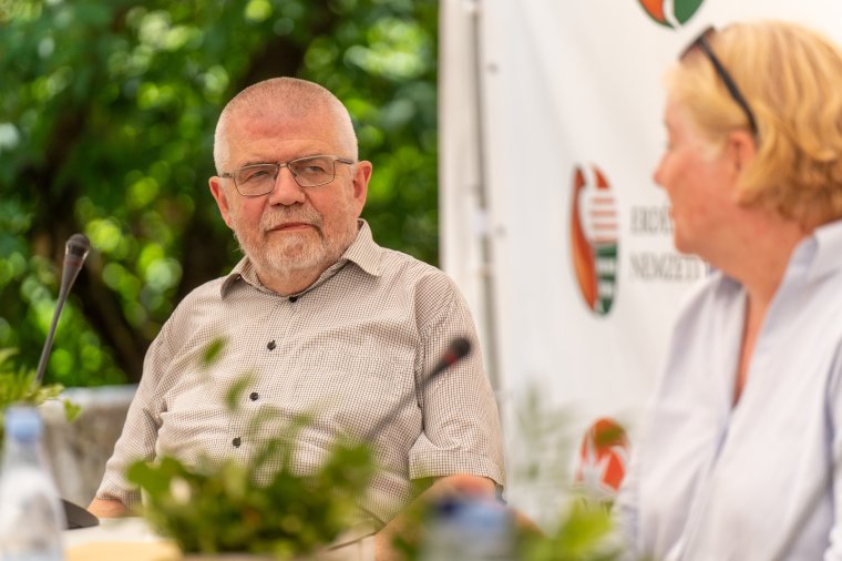 „Székelyföld felemelése” Romániát is gazdagítaná – őshonos nemzeti közösségekről beszélgettek a Tusványoson