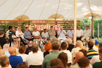 Terítéken a Kárpát-medencei magyarok jelene és jövője