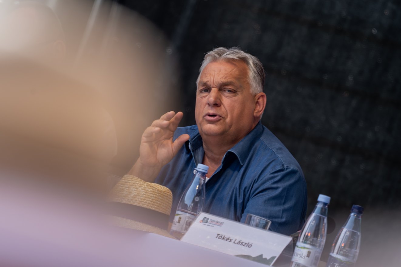 A nap, amikor Orbán Viktor 16 év után ellenzéki pártvezetőként mond beszédet Tusványoson