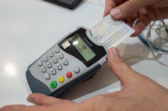 Digitális lakcímigazolást otthon is lehet szerezni – de csak okostelefonnal