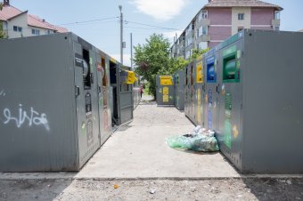 A szemét kétharmada a kukák mellett landol, de a hulladékkezelő bízik az emberek civilizáltságában