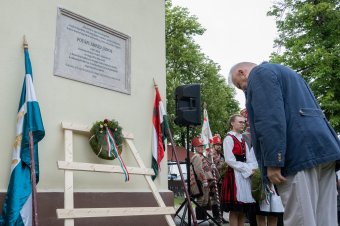 Lényegadó karaktere volt a magyarsága – emléktáblát kapott Potápi Árpád János Csíksomlyón