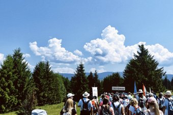 Hétszáz fős székelyudvarhelyi keresztalja tart a csíksomlyói búcsúba