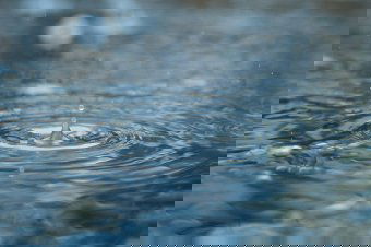 Futózáporok, helyenként jégeső rondíthat bele a kedd délutánba