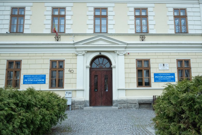 Új sporteszközökkel bővült a Petőfi Sándor Általános Iskola Csíkszeredában