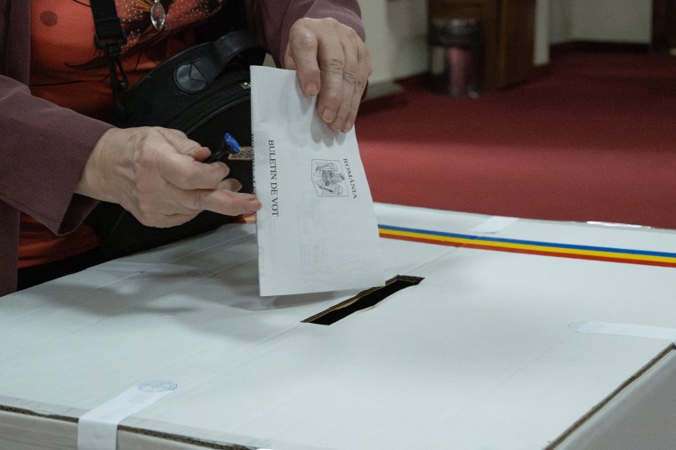 Romania Is Racing Toward Ruin — But It Can Still Turn Back