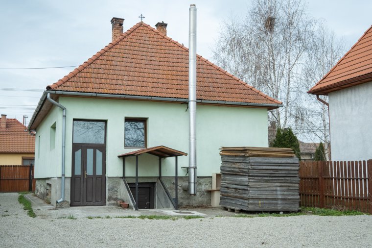 Hiába kész a személyi nyilvántartó iroda, lassú az engedélyeztetés