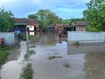 Udvarokat, pincéket árasztott el a víz Mezőpagocsán