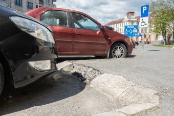 Helyrehoznák a lökhárítógyilkos parkolókat Csíkszeredában