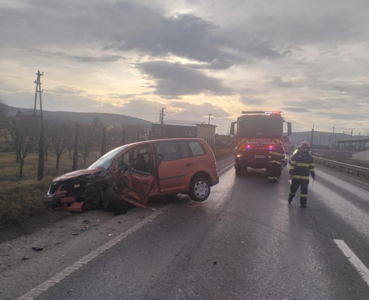 Kamionnal ütközött egy személygépkocsi