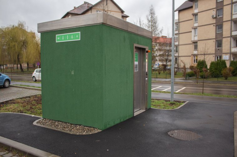 Lassan ki kell mondani: nem vált be a drága csíkszeredai okosvécé