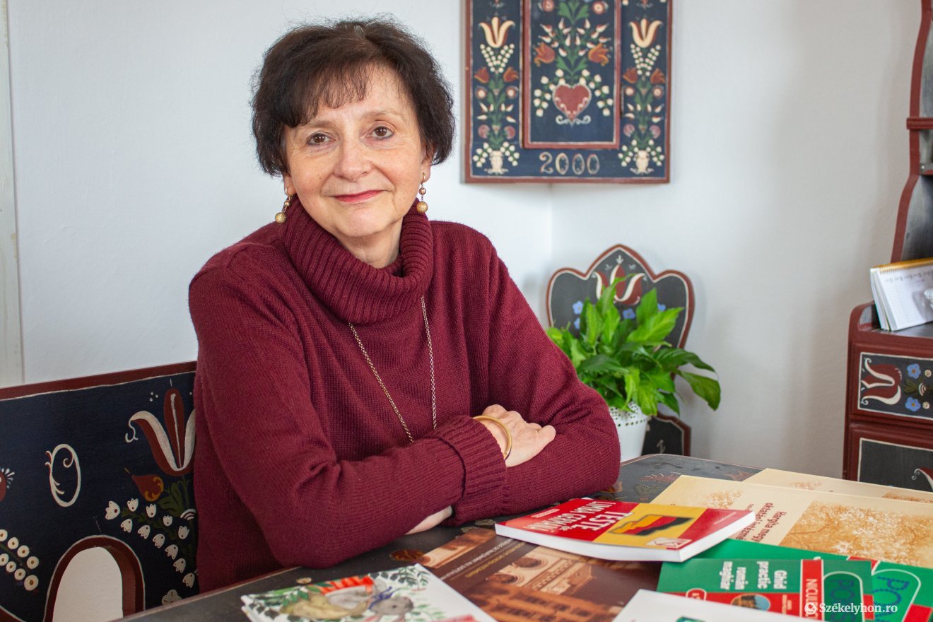 Soha nem tartott két egyforma órát, mert úgy tartja, a tanórák nem szabad unalmasak legyenek. •  Fotó: Borbély Fanni